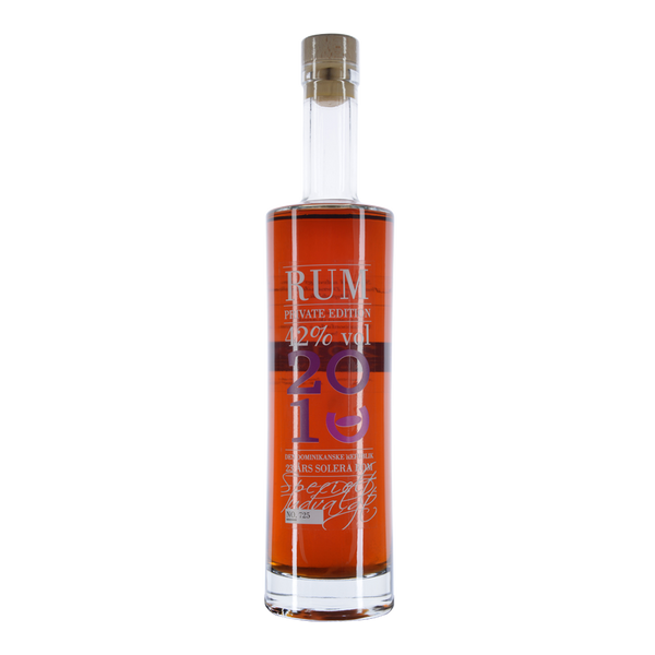 Private Label rom 23 års, 42% 0,7 ltr. - Bottle Hero